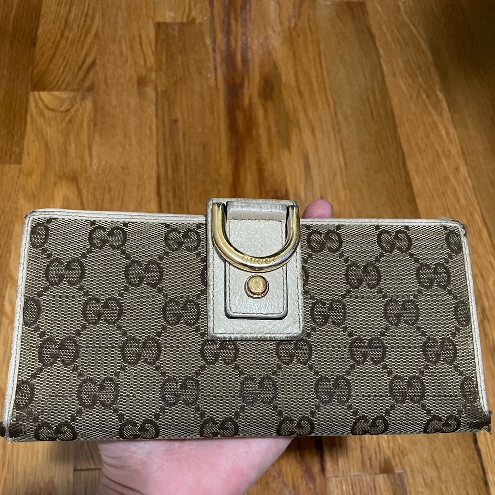Authentic vintage Gucci wallet